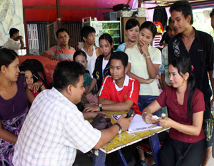 အလုပ္ျဖုတ္ခံ လင္းထက္သိုးေမြးစက္ရံု ၀န္ထမ္းမ်ား မေက်နပ္မႈမ်ားကို တိုင္ၾကား