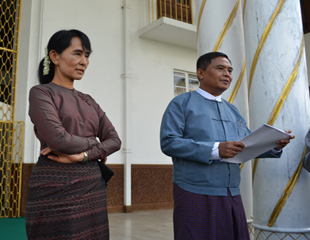 ေဒၚေအာင္ဆန္းစုၾကည္နွင့္ အစိုးရတာ၀န္႐ွိပုဂၢိုလ္ ဦးေအာင္ၾကည္တို့ ပထမဆံုး ေတြ့ဆံု