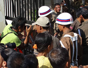 အက်ဥ္းသားမ်ား လြတ္ေျမာက္ (ဓာတ္ပံု)