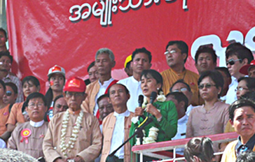ေဒၚေအာင္ဆန္းစုၾကည္ ပုသိမ္စည္းရံုးေရး ခရီးစဥ္ (သတင္း ဓာတ္ပံု)