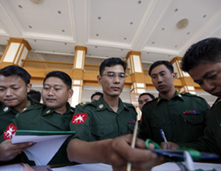 စစ္တပ္၏ အခန္းက႑နွင့္ပတ္သက္ျပီး အီးယူကိုယ္စားလွယ္အဖြဲ့ ေမးခြန္းထုတ္