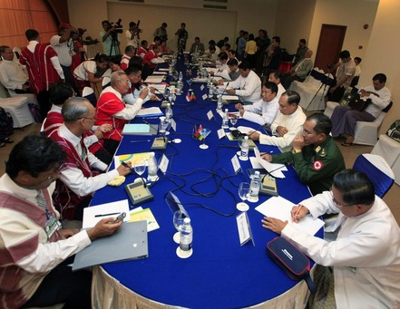 ေကအန္ယူနဲ့အစိုးရ ဆီဒိုးနားမွာ ျငိမ္းခ်မ္းေရးေဆြးေနြး(ဓာတ္ပံု)