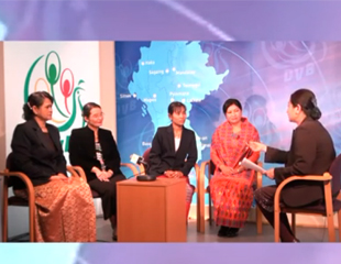 အမ်ိုးသမီးလြွႊတ္ေတာ္ကိုယ္စားလွယ္မ်ားနွင့္ ေမးျမန္းခ်က္