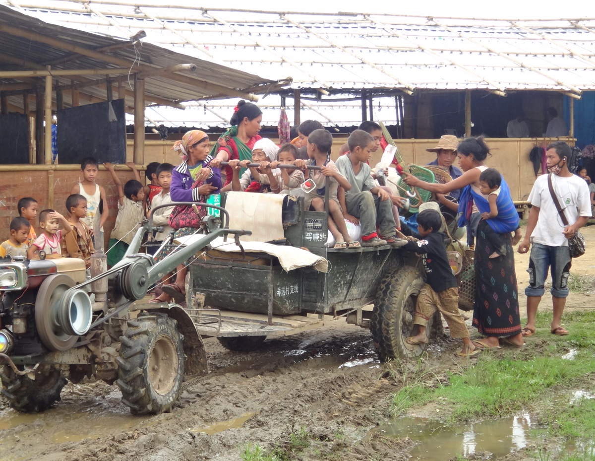 တုိက္ပြဲ ပုိမုိျပင္းထန္မႈေၾကာင့္ ဖားကန့္ေဒသခံမ်ား ထပ္မံထြက္ေျပး
