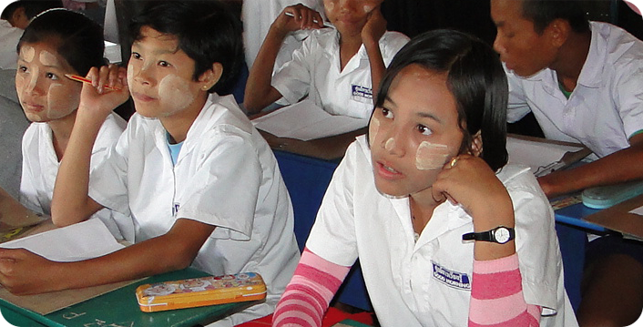 ေ႐ြွႊ့ေျပာင္းျမန္မာ ေက်ာင္းသားမ်ားပညာေရး အစိုးရနွင့္ ခ်ိတ္ဆက္