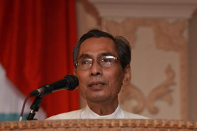 ဆရာေမာင္၀ံသ အဆုတ္ကင္ဆာေ၀ဒနာ ခံစားေနရ