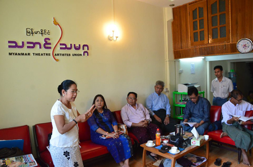 သဘင္အစည္းအရံုးျပန္လည္ဖြဲ့စည္းဖို့ လုပ္ရပ္ သဘင္သမဂၢ ကန့္ကြက္