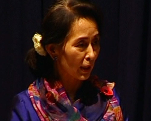 ျပည္သူေလးစားသည့္ တပ္မေတာ္ျဖစ္ေစခ်င္ဟု ေဒၚေအာင္ဆန္းစုၾကည္ ေျပာ