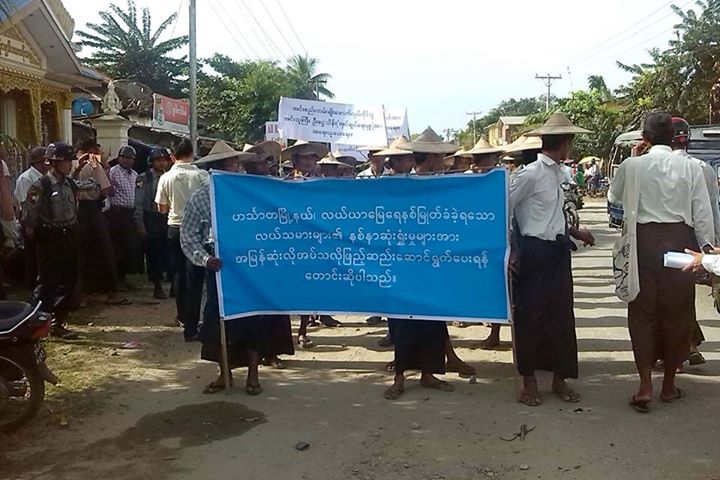 ဟသၤာတျမို့နယ္ သာစည္အုပ္စု႐ွိ ေတာင္သူ ၁၀၀ ေလာက္ ဆနၵျပ