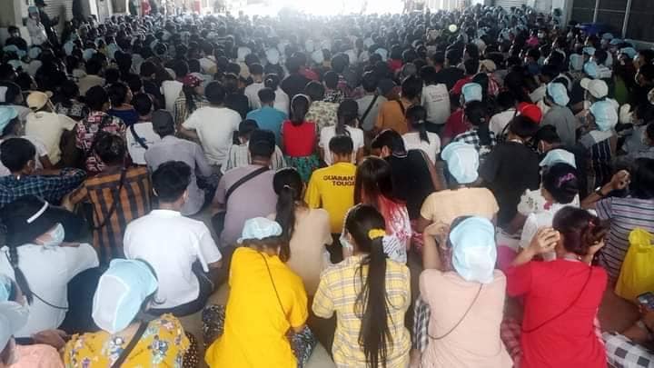 ဆန္ဒပြအလုပ်သမားများအား အလုပ်ထုတ်မှု မြန်မာပေါင်ချိန်စက်ရုံကို Adidas ကန့်ကွက်