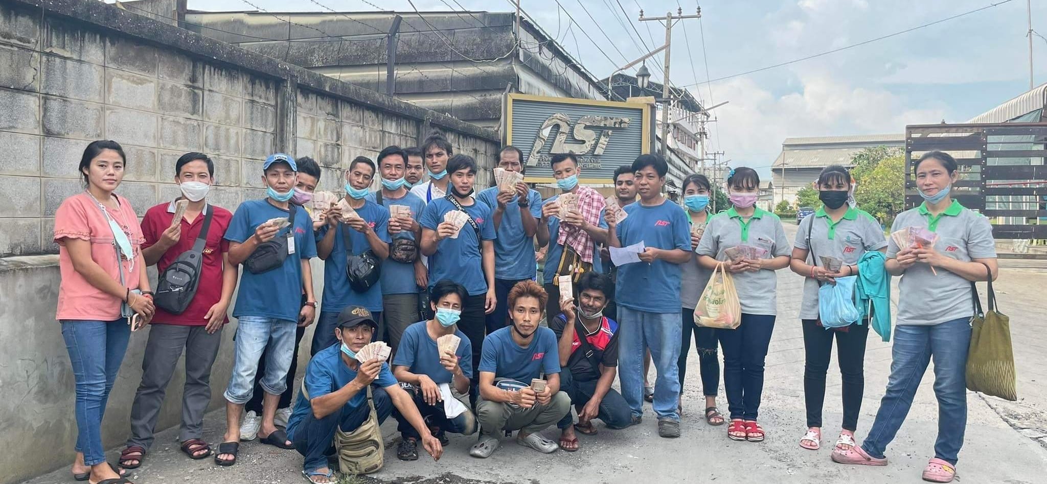 အလုပ်နားခံရသည့် မြန်မာနှင့်ထိုင်း အလုပ်သမား ၁၀၀ ကျော်အတွက် လျော်ကြေး ဘတ် ၁ သန်းကျော်ရ