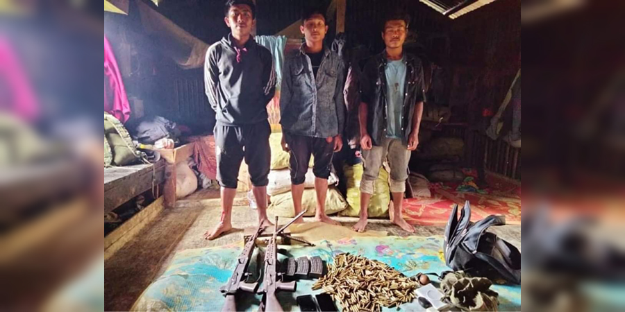 စစ်ကောင်စီတပ်ဖွဲ့ဝင် ၄ ဦး ချင်းကာကွယ်ရေးတပ်ထံ လက်နက်ခဲယမ်းနှင့်အတူ CDM လုပ်