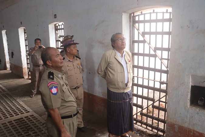 မွန်ဝန်ကြီးချုပ် ဒေါက်တာအေးဇံ ဒိုက်ဦးအကျဉ်းထောင်သို့ ပြောင်းရွှေ့ခံရ