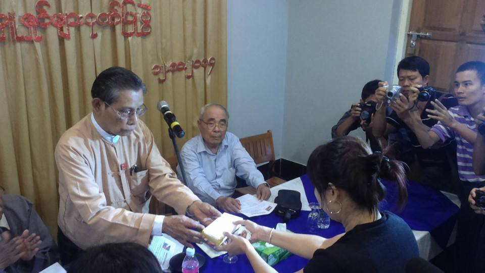 ကိုပါႀကီးမိသားစု အပါအ၀င္ ႏိုင္ငံေရးအက်ဥ္းသားမ်ားကို ဦး၀င္းတင္ ေဖာင္ေဒးရွင္း ေထာက္ပံ့