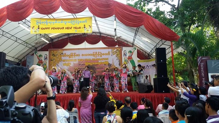 စင္ကာပူေရာက္ ျမန္မာမ်ား၏ အတာသႀကၤန္ပြဲေတာ္ (ဓာတ္ပုံ)