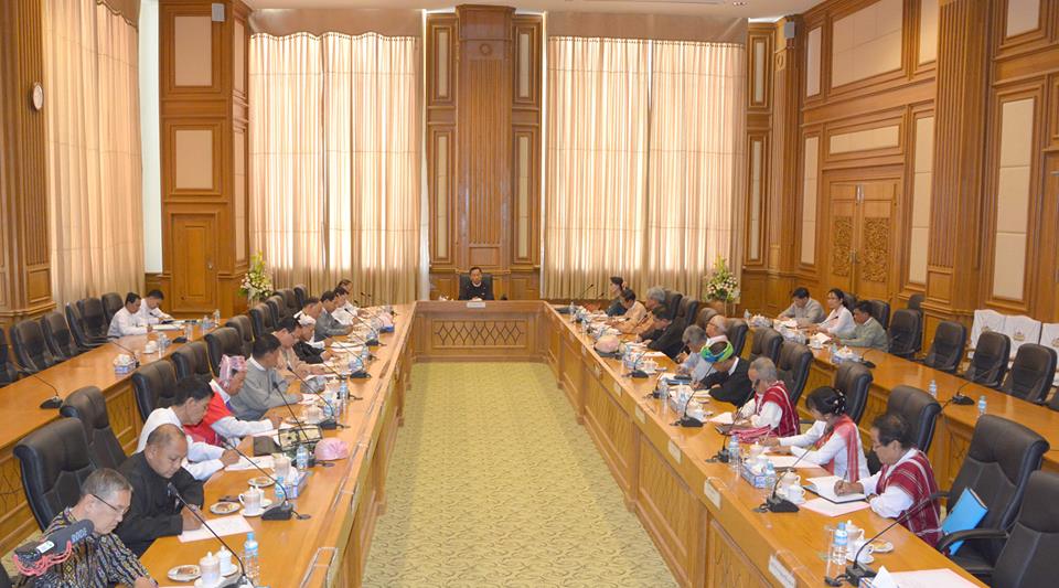 သူရဦးေရႊမန္းႏွင့္ ႏိုင္ငံေရးပါတီေခါင္းေဆာင္မ်ား ဖြဲ႔စည္းပံုျပင္ေရး ေဆြးေႏြး