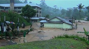 8 killded in Sri Lanka Cyclone