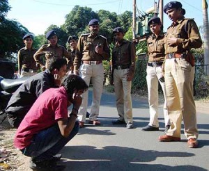 Nirbhaya Police Mobile unit Spot action in Bhopal___pankajtiwari.