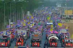 ထိုင္းလယ္သမားမ်ား ဆႏၵျပေနစဥ္ (ဓာတ္ပံု - ရိုက္တာ)