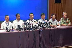 မေလးရွား သယ္ယူပိုု႔ေဆာင္ေရး၀န္ႀကီး ဟီရွာမဒ္ဒင္ ဟူစိန္က မတ္လ ၉ ရက္ေန႔က သတင္းေထာက္မ်ားနဲ႔ ေတြ႔ဆံုစဥ္ (ဓာတ္ပံဳ - ရိုက္တာ)