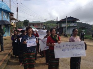 မတူပီၿမိဳ႕မွာ ဆႏၵျပေနစဥ္