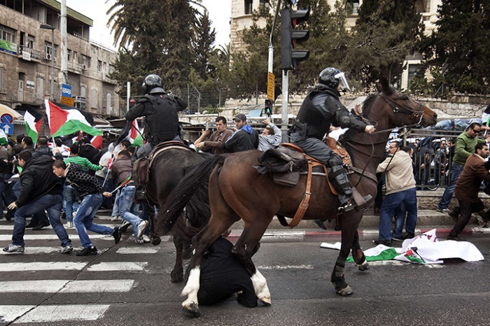 Israeli-mounted-policeman-022