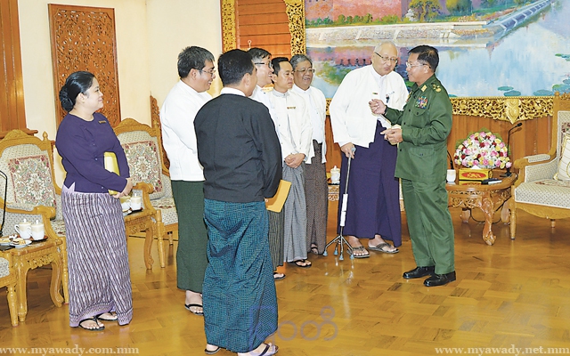 ပထမအႀကိမ္ေတြ႔ဆုံစဥ္ (ဓာတ္ပုံ - Senior General Min Aung Hlaing Facebook)