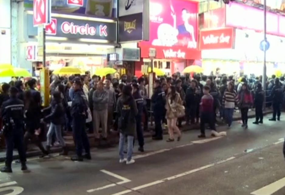 Hong Kong police stop hundred illegal protesters on Christmas