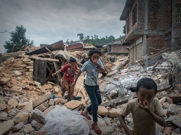 Nepal-rubble-earthquake-AFP