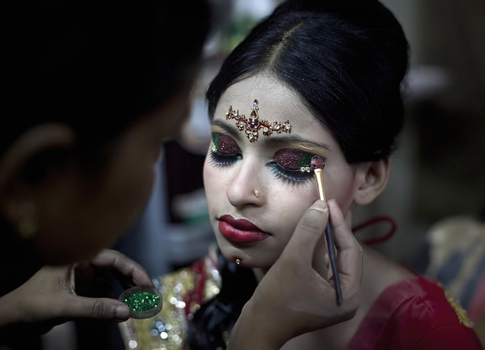 ၈။ ဒီပံုကေတာ့ အလွျပင္ၿပီးသြားတဲ့ သတို႔သမီးေလာင္း နက္ဆ၀မ္ရဲ႕ပံုပါ။ (ဓာတ္ပံု - theguardian.com)