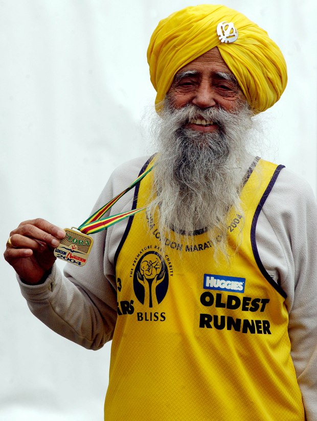 The oldest runner in the London Marathon 93-year-old Fauja Singh poses for photographers after finishing, April 18, 2004. REUTERS/David Bebber BEB/MD/JV - RTRVRY6