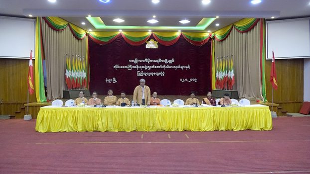 NLD representatiive meet people 02