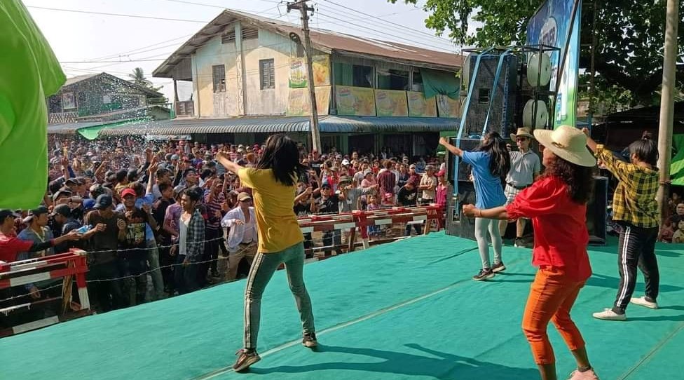 ကျောင်းကုန်းမြို့ ဗဟိုမဏ္ဍပ်တွင် ဗုံးပေါက်ကွဲပြီး ၄ ဦး ဒဏ်ရာရ