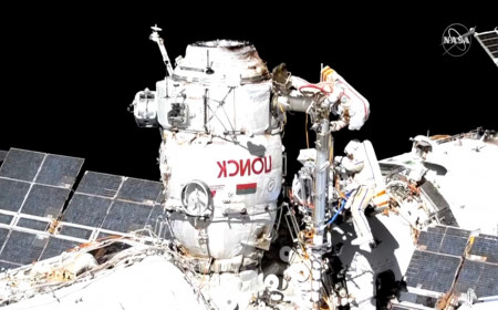 ရုရှားအာကာသယာဉ်မှူး နှစ်ဦး အာကာသစခန်းအပြင်ဘက်၌  ၇ နာရီခန့် လမ်းလျှောက်