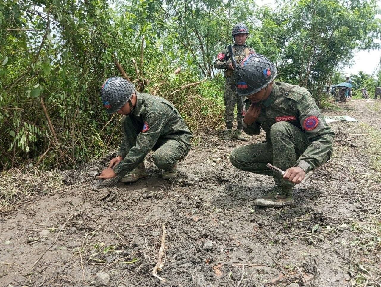မောင်တောတွင် စစ်တပ်နှင့် ARSA ထောင်ထားသည့် မိုင်းများကြောင့် ဒေသခံများ အခက်တွေ့ 