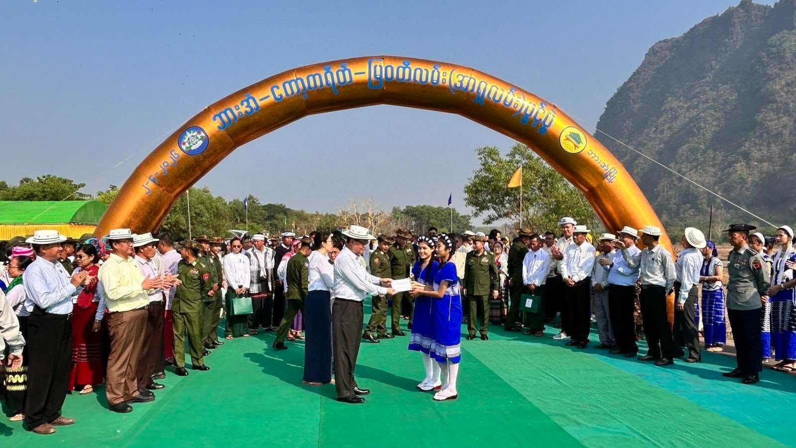 ကော့ကရိတ် -မြဝတီလမ်း ဖြတ်သန်းခွင့်ပြုပြီး ကျန်လမ်းပိုင်းအားလုံး စစ်တပ် ပိတ်