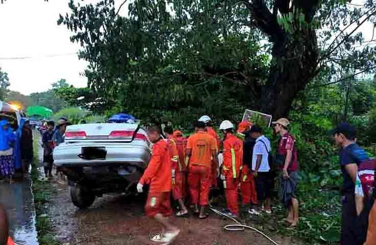 ရန်ကုန်-ပုသိမ်လမ်းမကြီးတွင် ယာဉ်တစီး သစ်ပင်ဝင်တိုက်၊ အမျိုးသား ၂ ဦး သေဆုံး