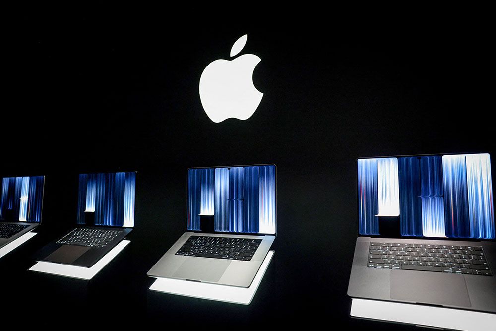 နောက်မီးလင်းသည့် Apple ၏ ပထမဆုံး touchscreen လက်ပ်တော့ မိတ်ဆက်