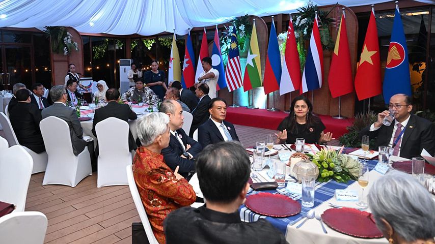 အာဆီ​ယံထိပ်သီးအစည်းအဝေးတွင် မြန်မာစစ်အာဏာရှင် တက်ခွင့်မရ 