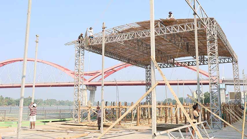စတင်တည်ဆောက်နေသည့် ပုသိမ် ဗဟိုမဏ္ဍပ်။ (Photo: တိုင်းအစိုးရအဖွဲ့နှင့် နီးစပ်သူ)