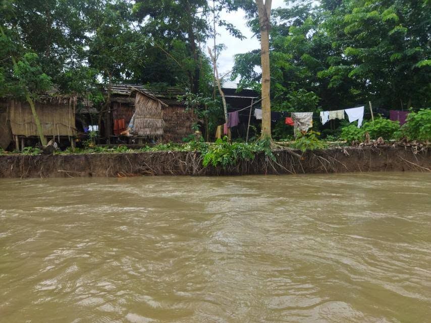 ဧရာဝတီတိုင်းတွင် ကမ်းပြိုကျမှုကြောင့် အိမ် ၂၇ လုံး ဖျက်သိမ်းရွှေ့ပြောင်းခဲ့ရ