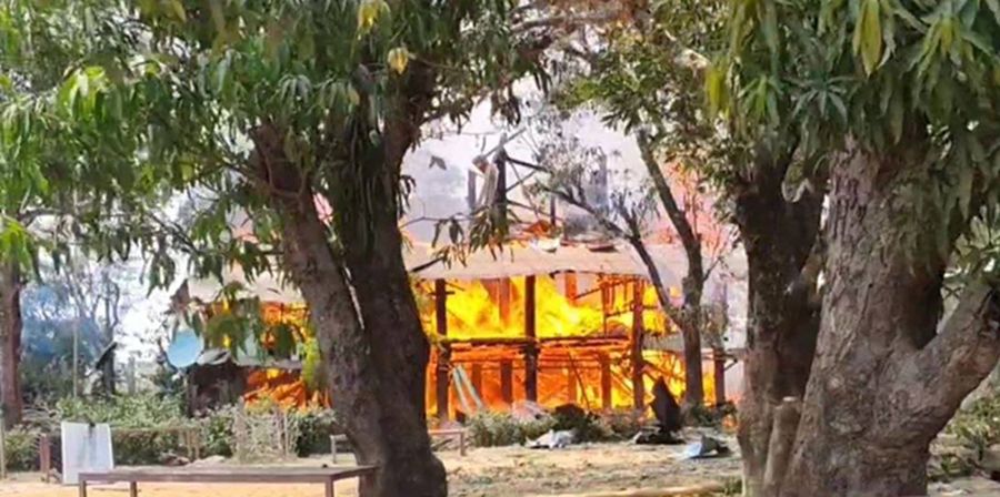   ကျောက်ဆည်ပြင်ရွာကို စစ်တပ် ဗုံးကြဲ၊ ဘုန်းကြီး ၃ ပါးအပါအဝင် ၁၄ ဦး ဒဏ်ရာရ