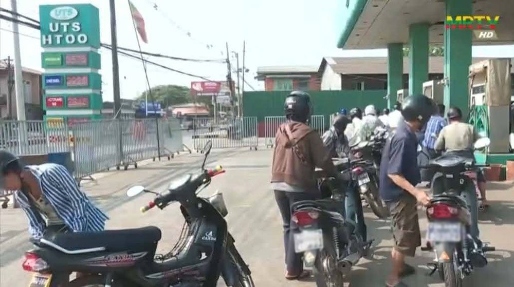 ပဲခူးမြို့တွင် စက်သုံးဆီထုတ်ယူခွင့်စာအုပ်ဖြင့်သာ ဆီဝယ်ခွင့်ရ