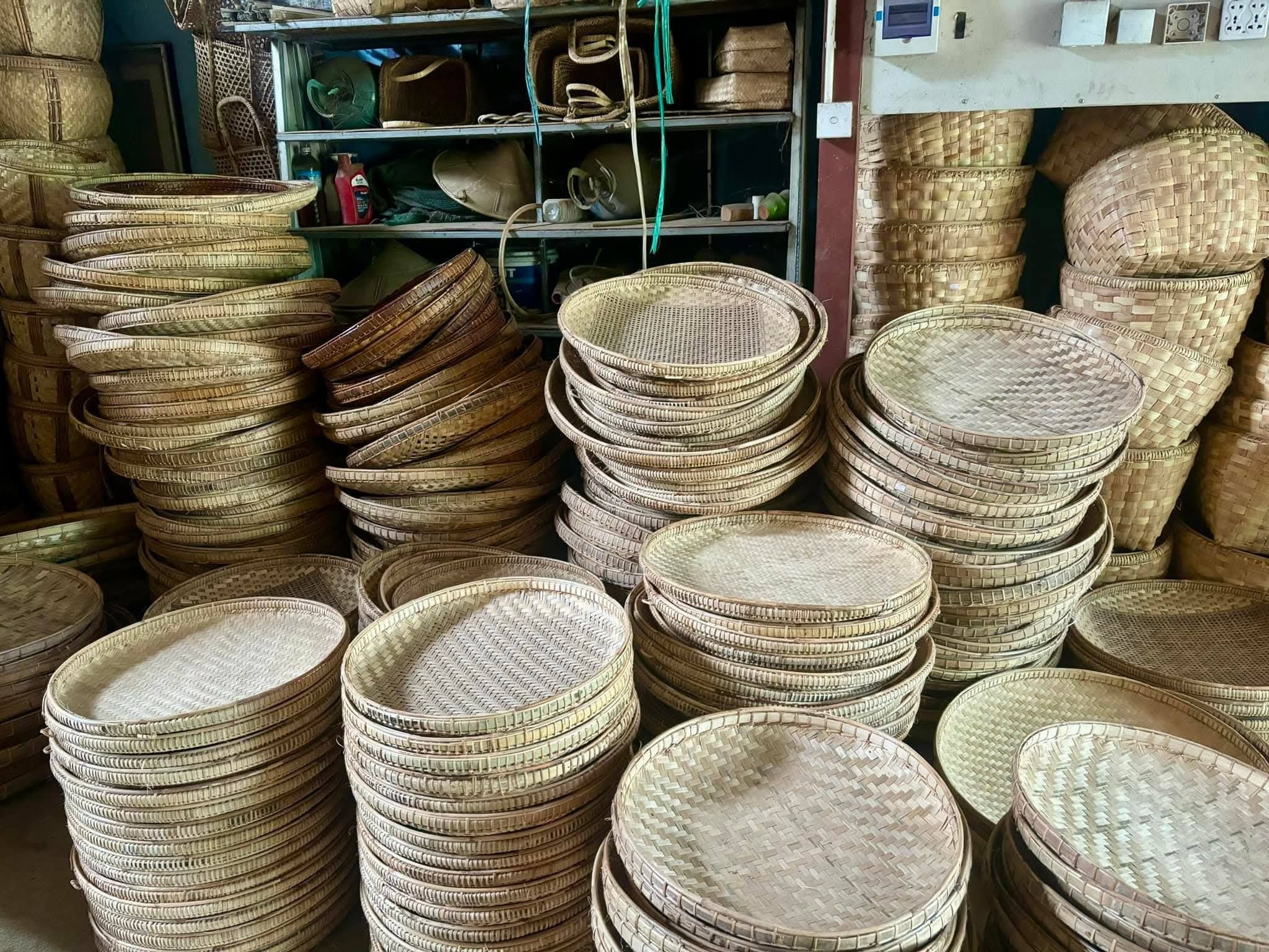 ဈေးကွက်တင်ပို့ရန် အခက်ကြုံနေသဖြင့် ရေစကြိုဒေသထွက် ဆန်ကော၊ ဆန်ခါလုပ်ငန်း ရပ်နား