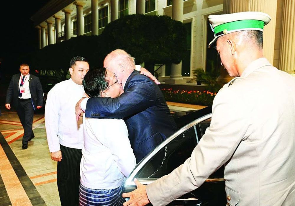 ဘယ်လာရုစ်အာဏာရှင် လူကာရှန်ကိုနှင့် မြန်မာအာဏာရှင် မင်းအောင်လှိုင်တို့ တွေ့ဆုံ