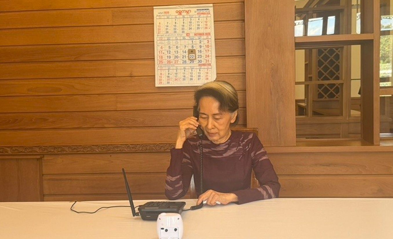 နိုင်ငံတော်အတိုင်ပင်ခံပုဂ္ဂိုလ် ဒေါ်အောင်ဆန်းစုကြည်နှင့် သားဖြစ်သူ ကင်မ်အဲရစ် စကားပြောခွင့်ရ 