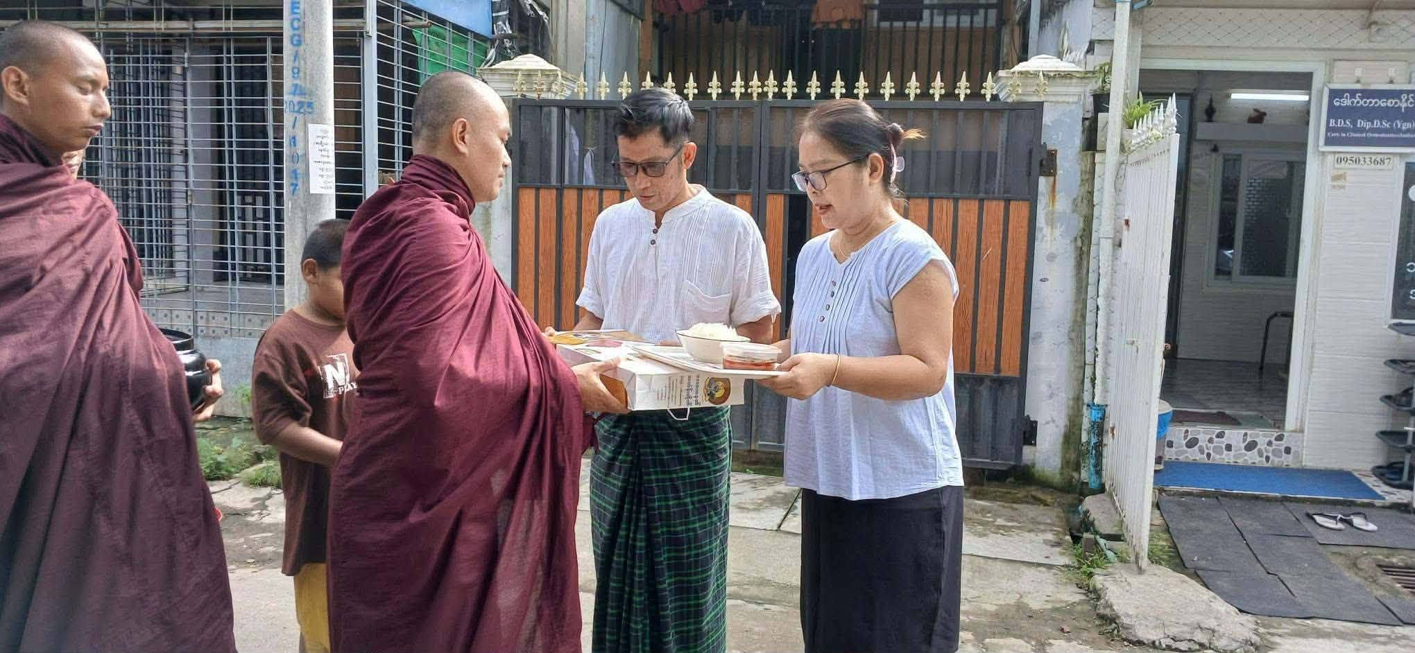 ဒေါ်အောင်ဆန်းစုကြည် မွေးနေ့တွင် ဆွမ်းလောင်းခဲ့သည့် NLD ကိုယ်စားလှယ်ဟောင်းကို ထောင် ၃ နှစ်ချ