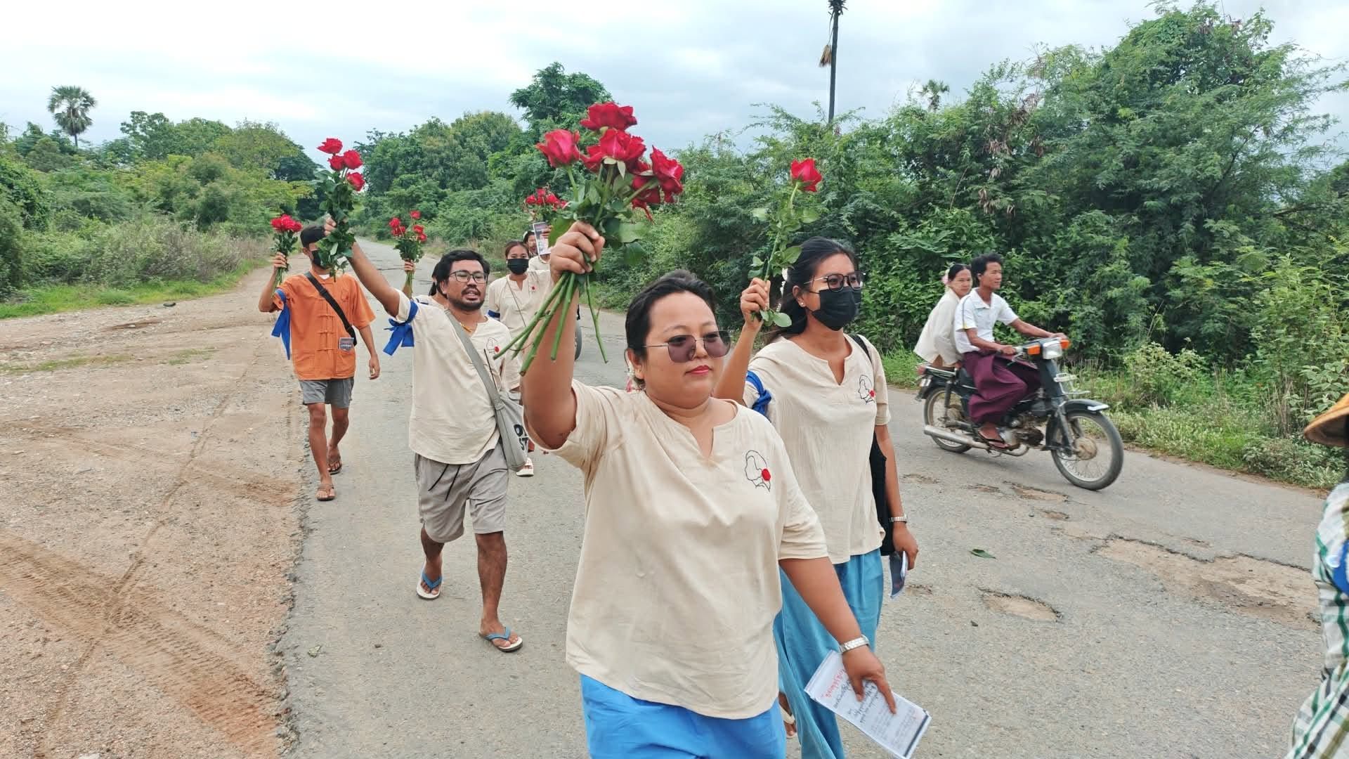 ဒေါ်အောင်ဆန်းစုကြည် ၈၁ နှစ်ပြည့်မွေးနေ့ နှင်းဆီဝတ်မှုံ ကဗျာရွတ်ပွဲ ယင်းမာပင်တွင် ပြုလုပ်