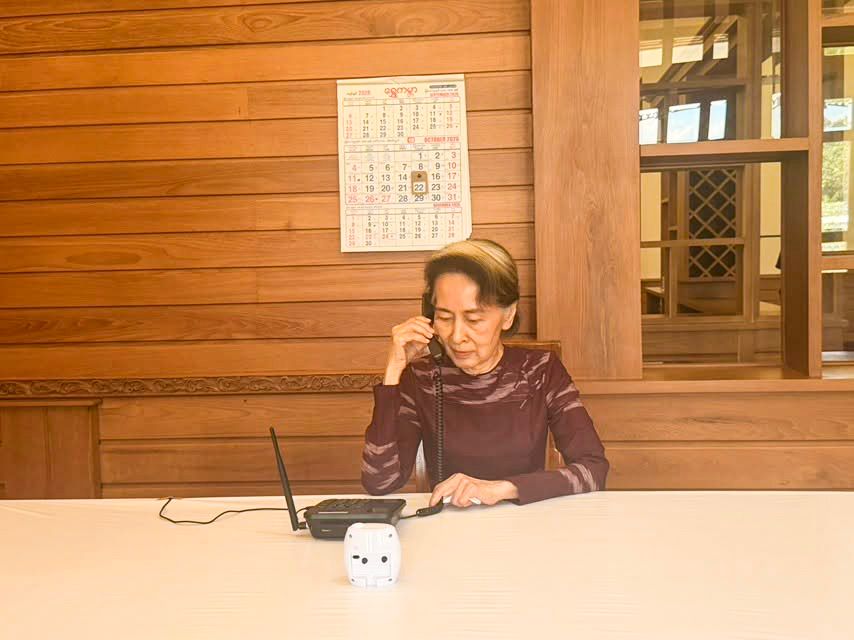 ဒေါ်အောင်ဆန်းစုကြည်က ဝတ်စုံများပို့ပေးရန် မှာထားဟု NLD ပါတီဝင်အချို့ ပြော