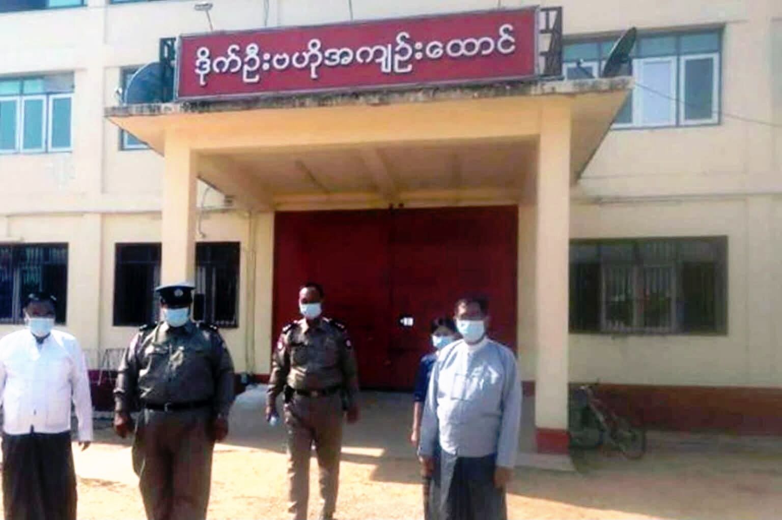 ဒိုက်ဦးထောင်အာဏာပိုင်များက နိုင်ငံရေးအကျဉ်းသူများကို ရည်ရွယ်ချက်ရှိရှိ ဖိနှိပ်နေ 